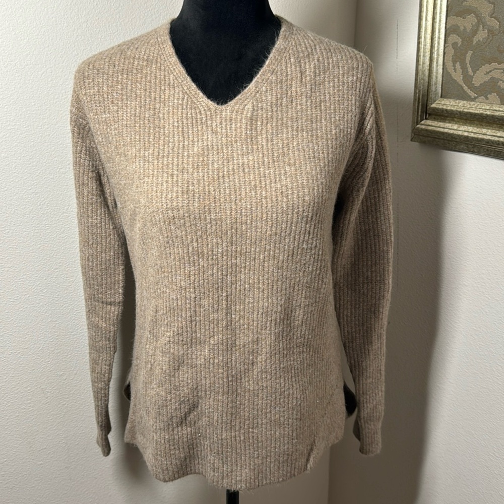 Uniqlo tan‎ ribbed V neck acrylic / wool blend pull over sweater Sz S